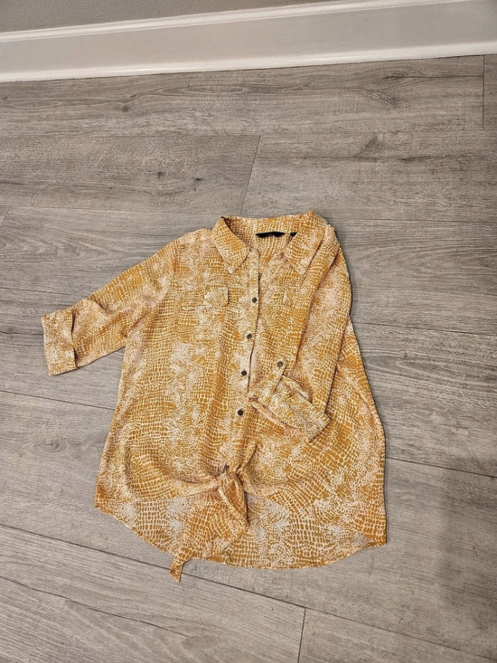 Investments Printed Button-Up Shirt Size Large